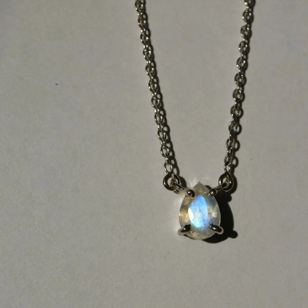 Pear Cut rainbow Moonstone Silver Choker pendant Necklace