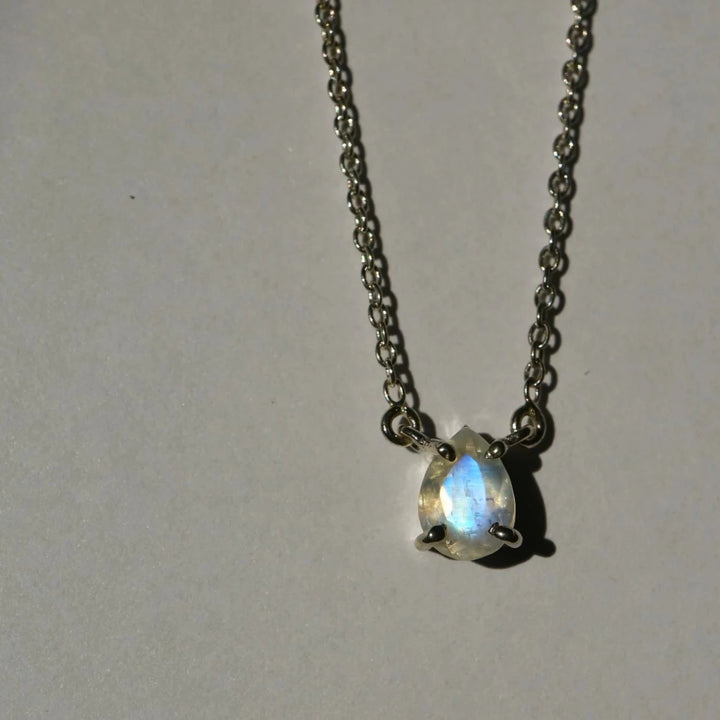 Pear Cut rainbow Moonstone Silver Choker pendant Necklace