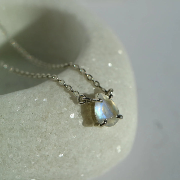 Pear Cut rainbow Moonstone Silver Choker pendant Necklace