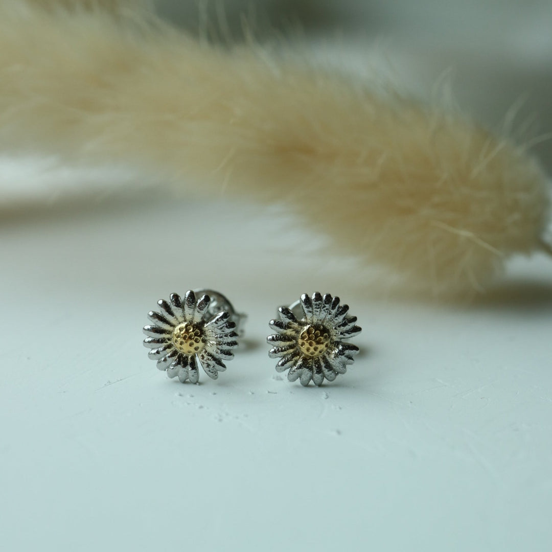 Daisy chrysanthemum sunflower charm huggie hoops earrings made of sterling silver dangle drop