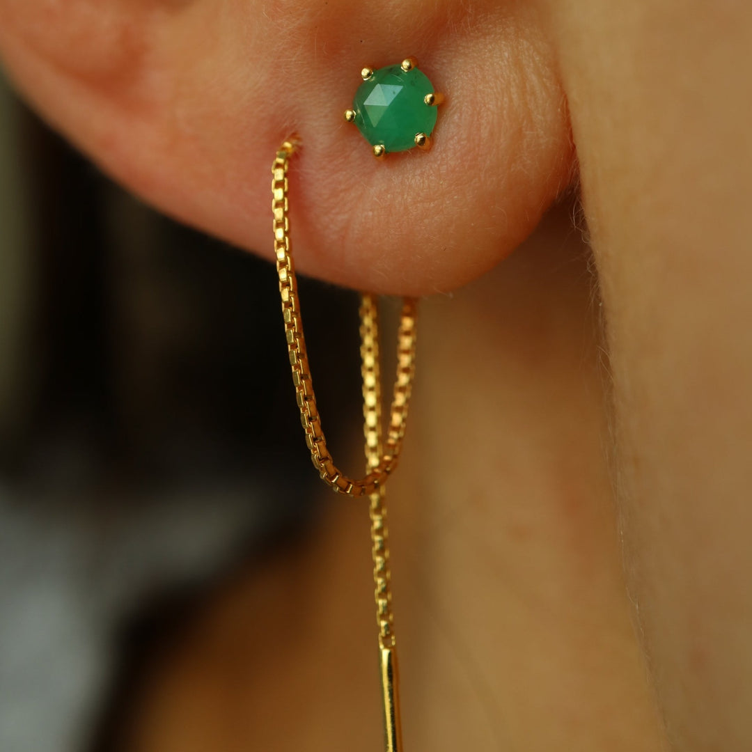 natural zambian emerald green crystal chain threader earrings made of sterling silver 14 K gold vermeil for cartilage, helix or second piercing