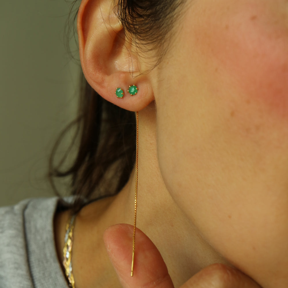 natural zambian emerald green crystal chain threader earrings made of sterling silver 14 K gold vermeil for cartilage, helix or second piercing